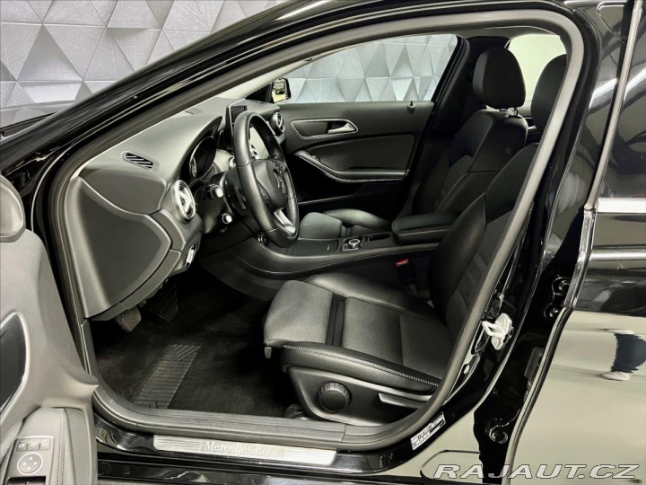 Mercedes-Benz GLA 220d 7G-TRONIC 4MATIC STY 2016