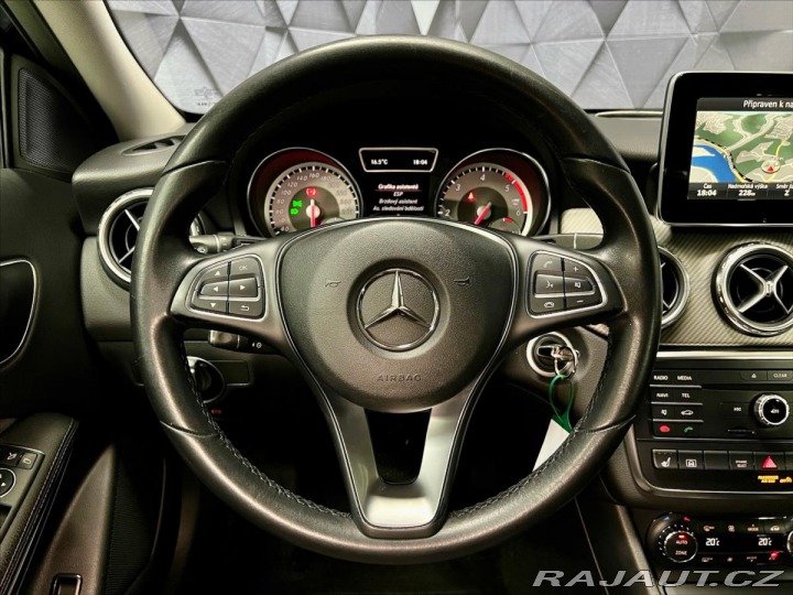 Mercedes-Benz GLA 220d 7G-TRONIC 4MATIC STY 2016