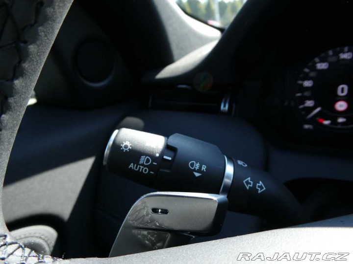 Land Rover Discovery Sport 1,5 Dyn.SE P270e *SLEVA 2 2025