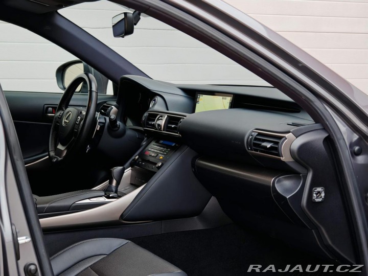 Lexus Ostatní modely IS 300h F-Sport ČR LED 2.majitel 2019