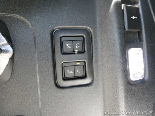 Land Rover Defender 110 2,0 X-Dynamic SE P300 2025