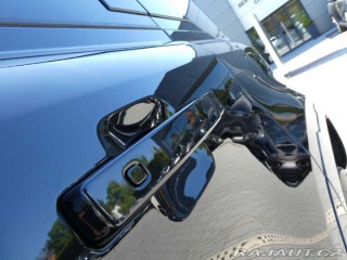 Land Rover Defender 110 2,0 X-Dynamic SE P300 2025