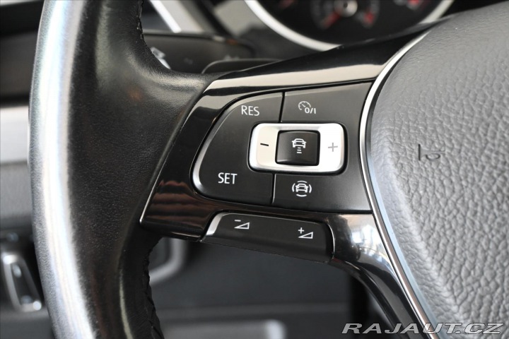 Volkswagen Touran 2,0 TDi 110kW DSG 7míst Z 2021