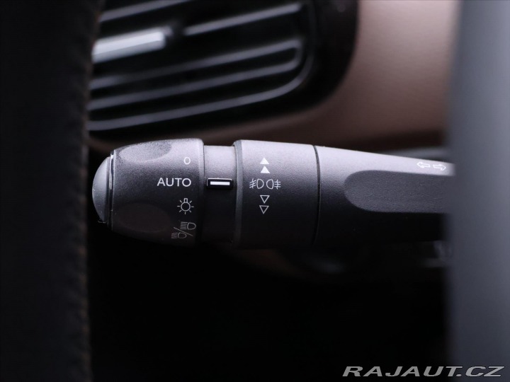 Citroën C4 Cactus 1,2 81kW Shine Servisní k 2015