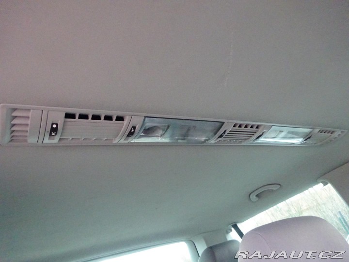 Volkswagen Caravelle 2.0TDI 9 MÍST 2010