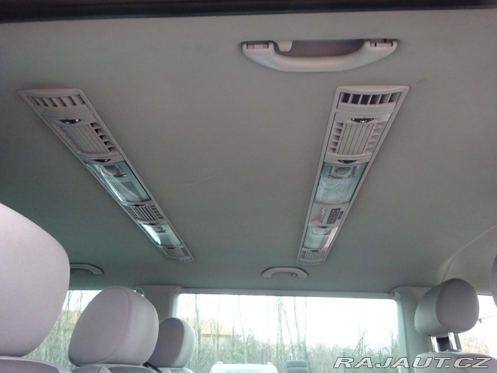Volkswagen Caravelle 2.0TDI 9 MÍST 2010