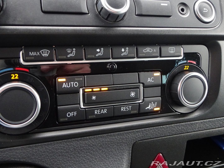 Volkswagen Caravelle 2.0TDI 9 MÍST 2010