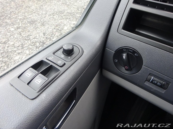 Volkswagen Caravelle 2.0TDI 9 MÍST 2010