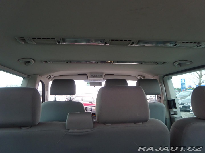 Volkswagen Caravelle 2.0TDI 9 MÍST 2010