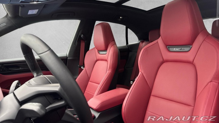 Porsche Macan Turbo 2024