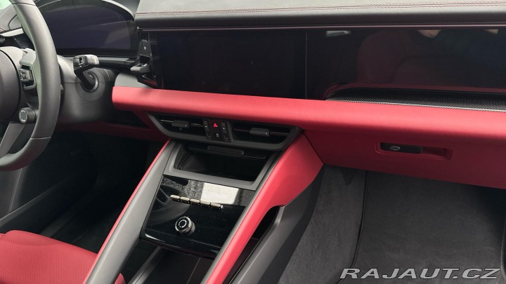 Porsche Macan Turbo 2024