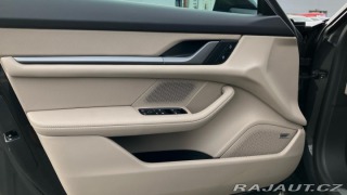 Porsche Taycan  2025