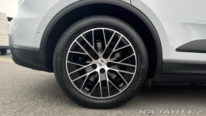Porsche Macan 2025