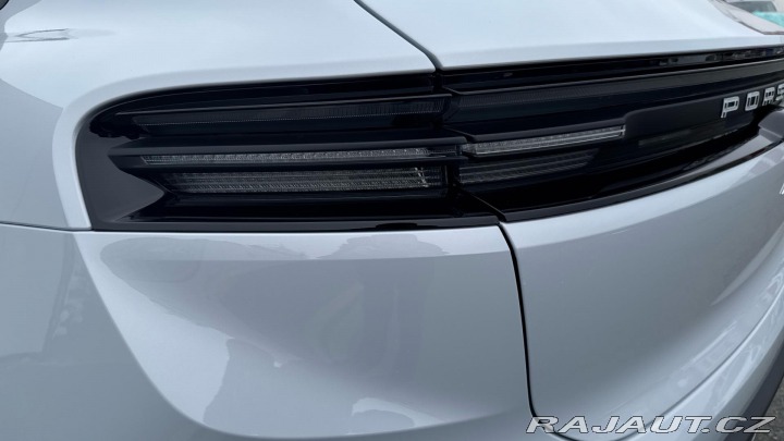 Porsche Macan 2025