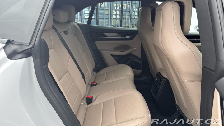 Porsche Macan 2025