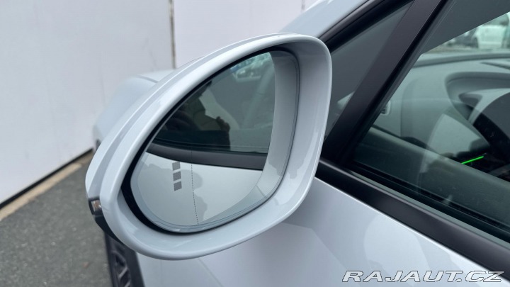 Porsche Macan 2025