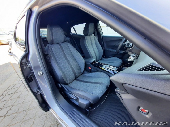 Peugeot 2008 ALLURE 1,2 PT 130k EAT8 2024