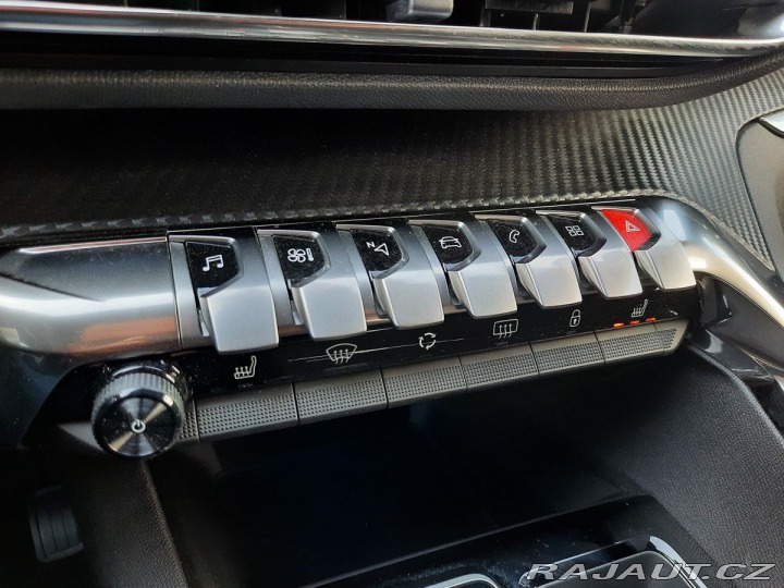 Peugeot 3008 ACTIVE PACK 1,2PT 130k EA 2024