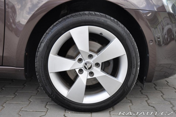 Škoda Octavia 2,0TDI STYLE DSG ACC Zadá 2013