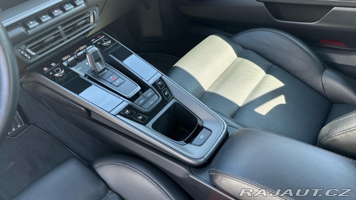 Porsche 911 Carrera 4 Cabriolet 2020