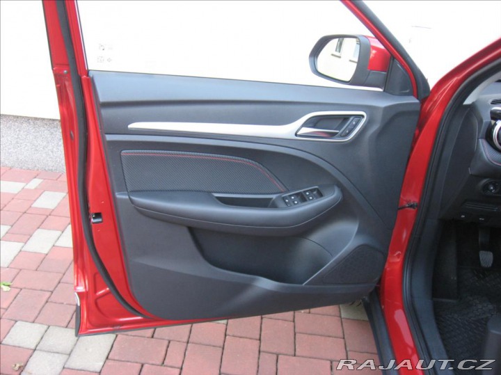 MG ZS 1,5 DVVT 106PS Essential 2023