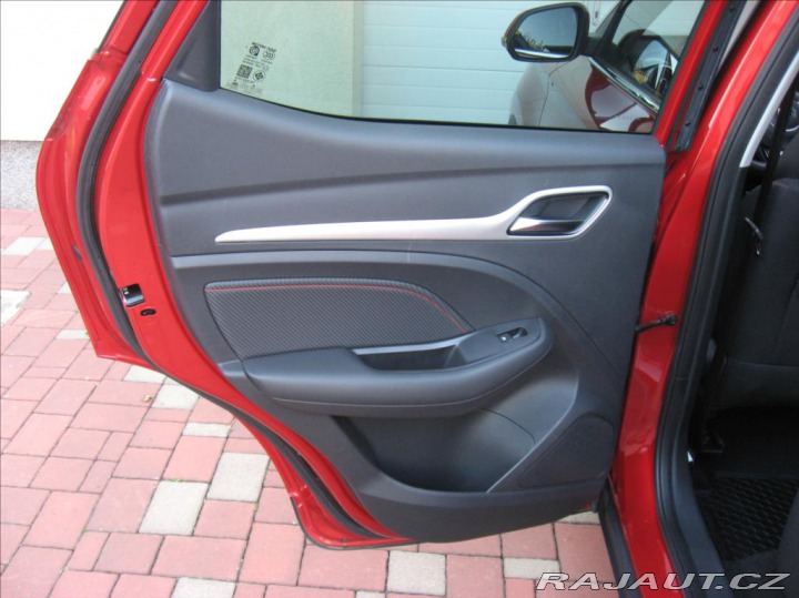 MG ZS 1,5 DVVT 106PS Essential 2023