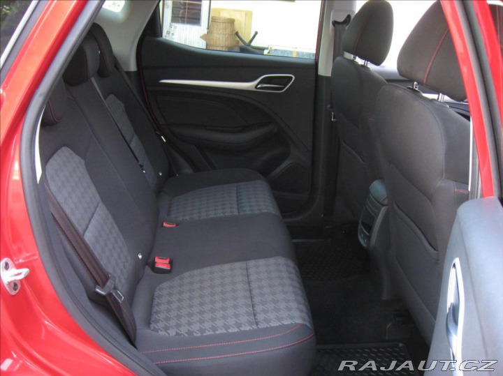 MG ZS 1,5 DVVT 106PS Essential 2023