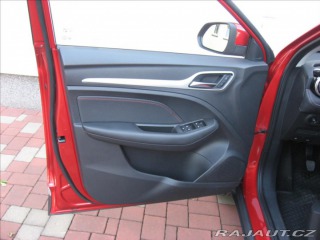 MG ZS 1,5 DVVT 106PS  Essential 2023