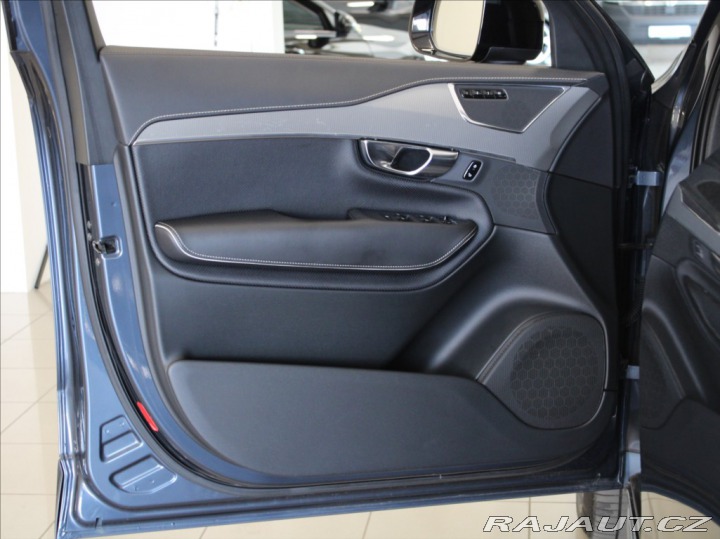 Volvo XC90 2,0 T8R 455koní 7.míst EL 2022