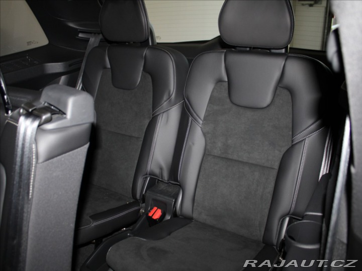 Volvo XC90 2,0 T8R 455koní 7.míst EL 2022