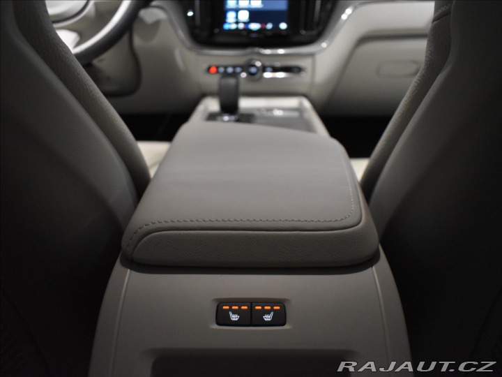 Volvo XC60 2,0 B5 AWD Plus Dark 2024