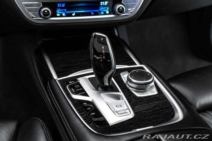 BMW 7 4.4 750i xDrive AT 1800