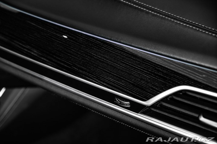 BMW 7 4.4 750i xDrive AT 1800