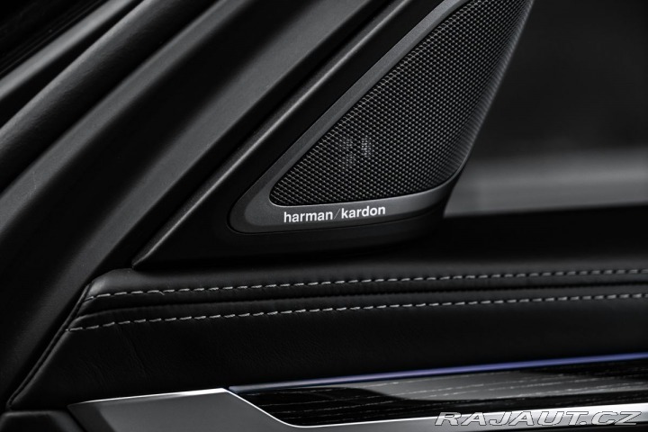 BMW 7 4.4 750i xDrive AT 1800