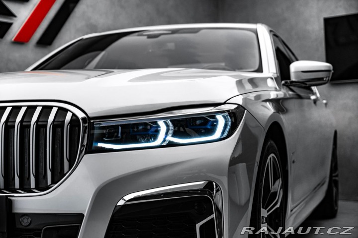 BMW 7 4.4 750i xDrive AT 1800