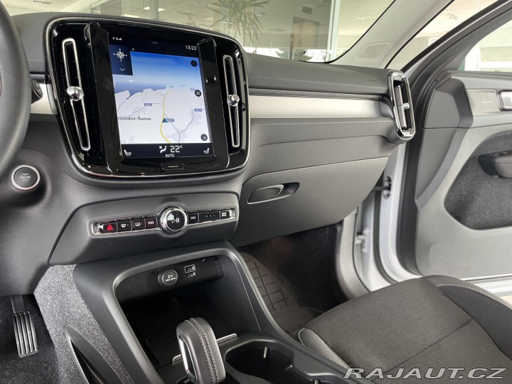 Volvo XC40 D4*AWD*140kW*LED*Nav*Kame 2020