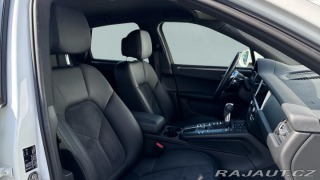 Porsche Macan  2021