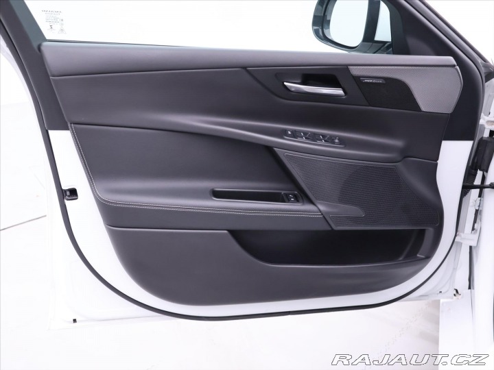 Jaguar XE 3,0 i 280kW LED. Panorama 2018