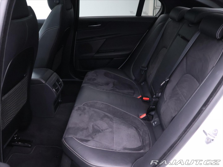 Jaguar XE 3,0 i 280kW LED. Panorama 2018