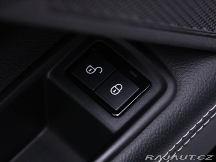 Jaguar XE 3,0 i 280kW LED. Panorama 2018