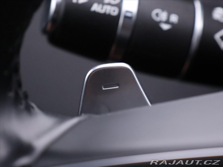Jaguar XE 3,0 i 280kW LED. Panorama 2018