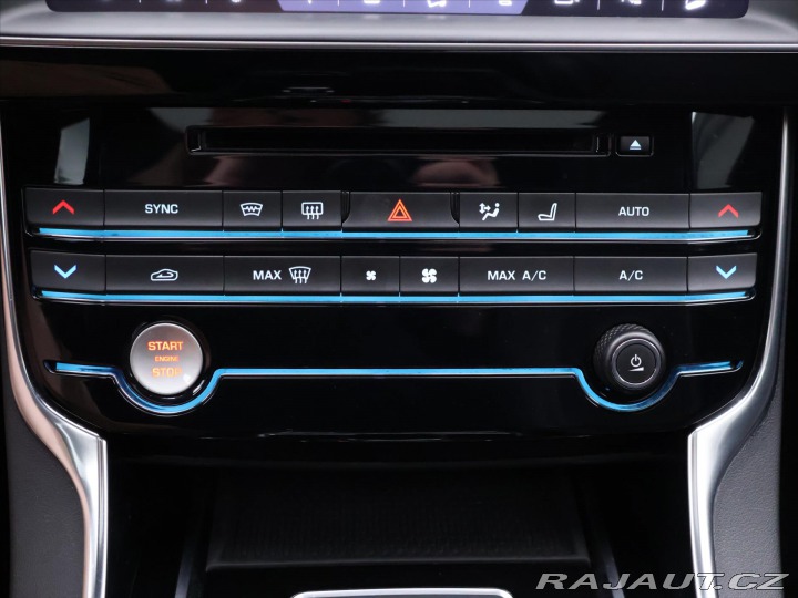 Jaguar XE 3,0 i 280kW LED. Panorama 2018