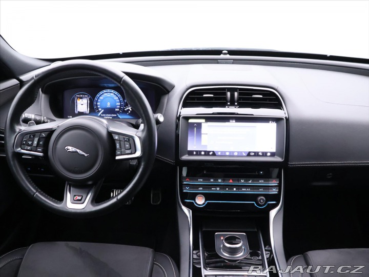 Jaguar XE 3,0 i 280kW LED. Panorama 2018