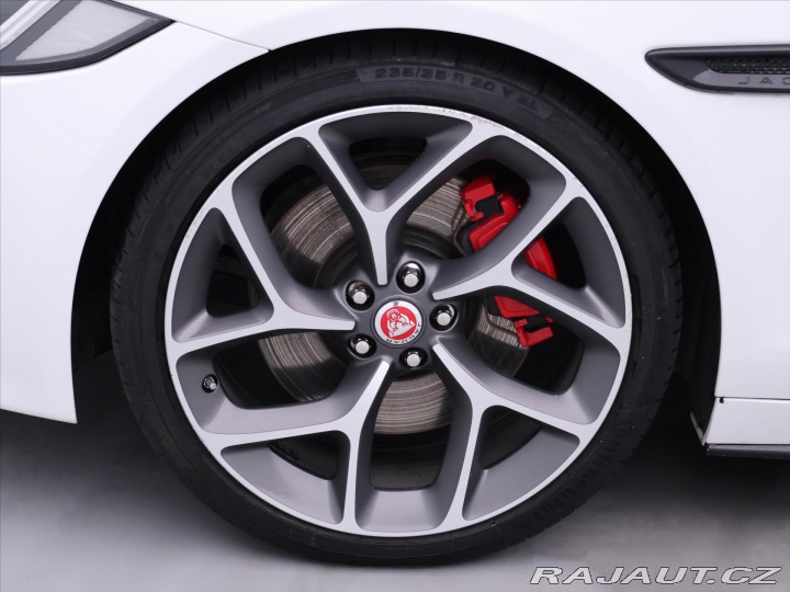 Jaguar XE 3,0 i 280kW LED. Panorama 2018