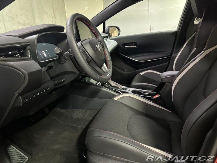 Toyota Corolla GR Sport 2.0 Hybrid e-CVT 2025