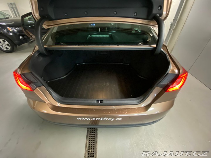 Toyota Camry 2.5 Hybrid Executive 2025