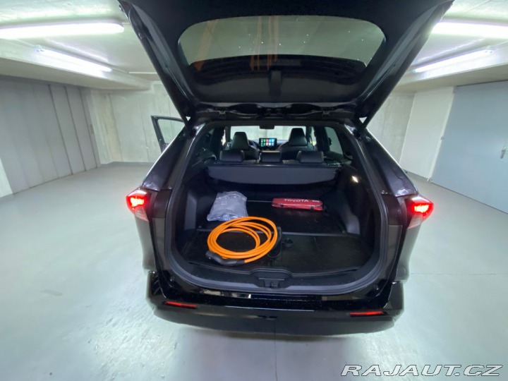 Toyota RAV4 SELECTION 2.5 Plug -in H 2025