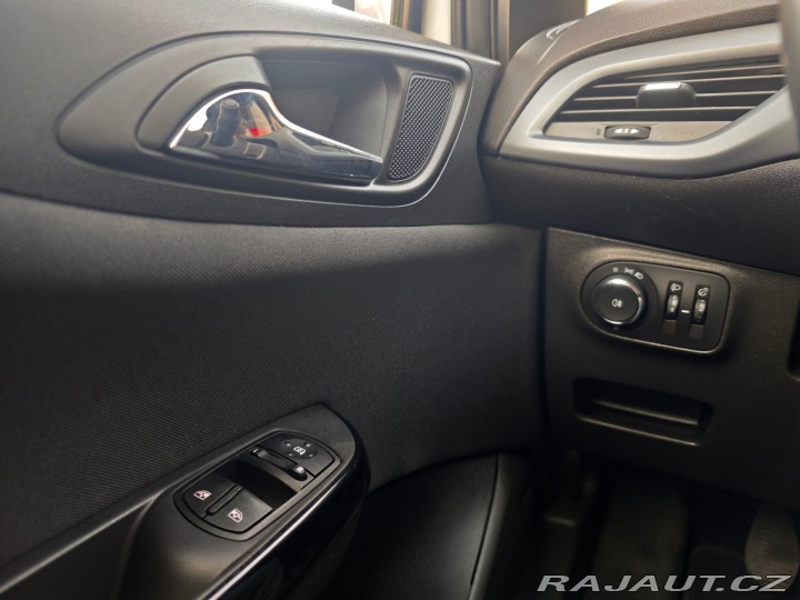 Opel Corsa 1.2 16V Výhřev volantu 47 2018