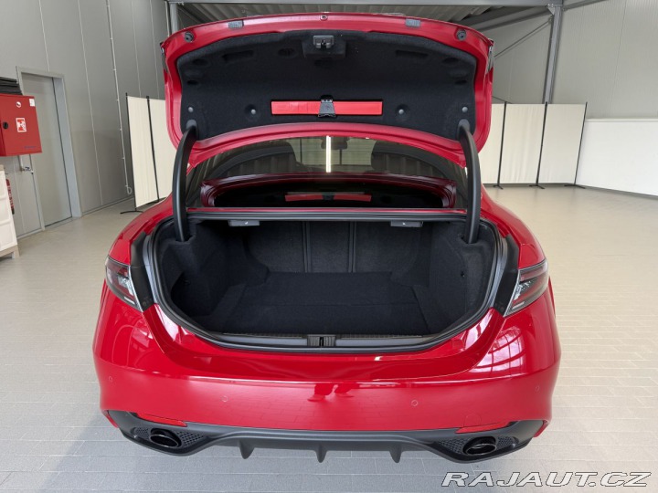 Alfa Romeo Giulia 2.0 Turbo 280k AT8 AWD  I 2025