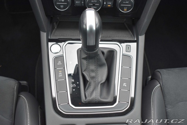 Volkswagen Passat 1.5 TSI ELEGANCE*DSG*TAŽN 2020